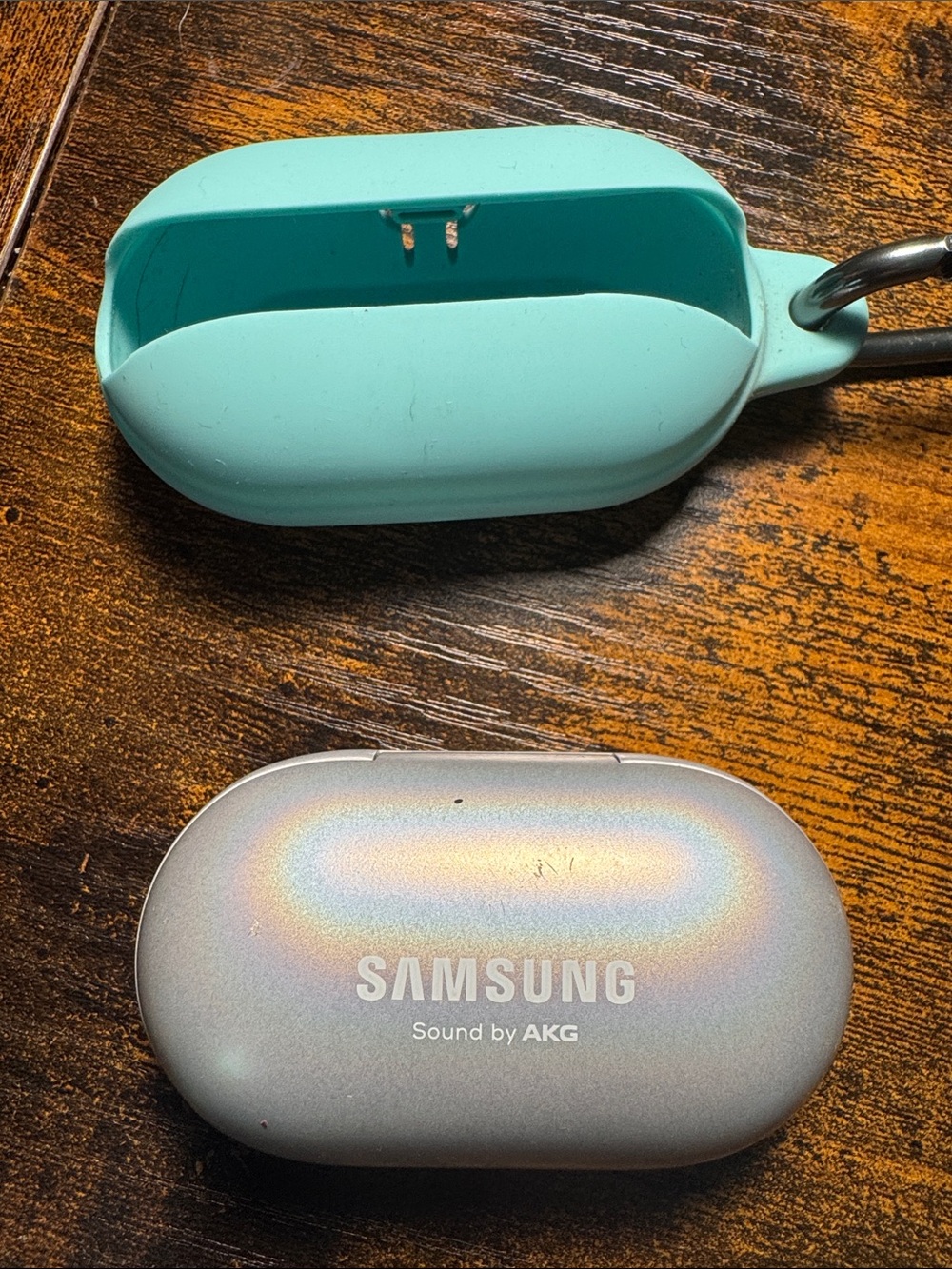 Samsung Iridescent White Wireless Earbuds with Charging Case - Picture 2 of 4